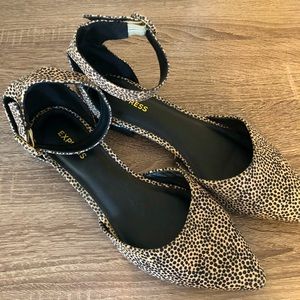 EXPRESS Leopard Pointed Toe Flat | Size 8